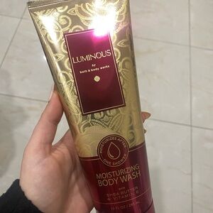 Bath & Body Works Luminous Moisturizing Body Wash - Gold & Deep Red